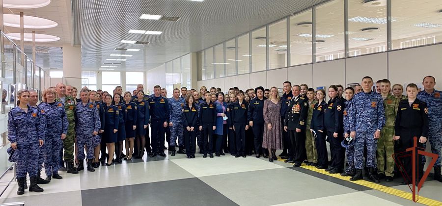 Росгвардия участвует в акции «Zа Победу! Zа Наших!» в Волгограде 