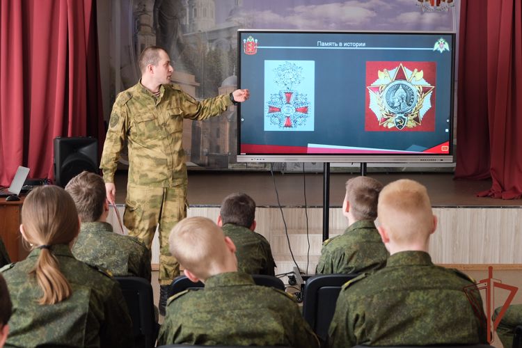 Росгвардейцы встретились с подшефными кадетскими классами в Смоленске