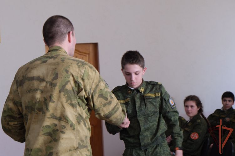 Росгвардейцы встретились с подшефными кадетскими классами в Смоленске