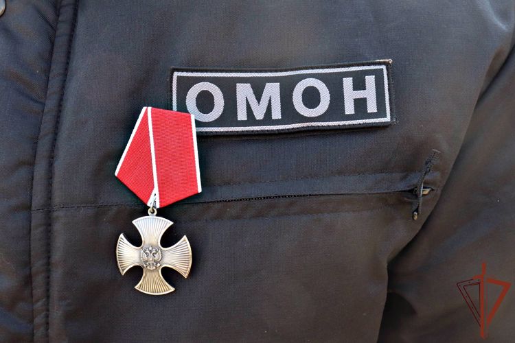 Командующий Восточным округом Росгвардии вручил госнаграды участникам специальной военной операции