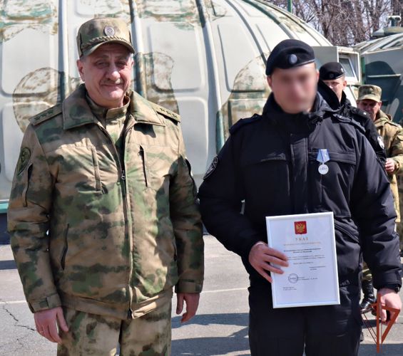 Командующий Восточным округом Росгвардии вручил госнаграды участникам специальной военной операции
