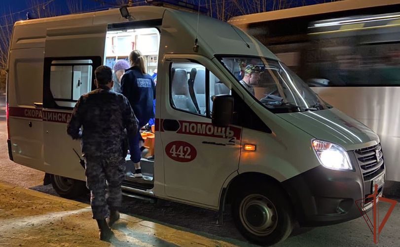 Сотрудники Росгвардии помогли вернуться домой потерявшейся 75-летней омичке