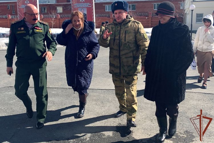 Уполномоченный по правам человека в Свердловской области посетила находящихся на лечении бойцов Росгвардии