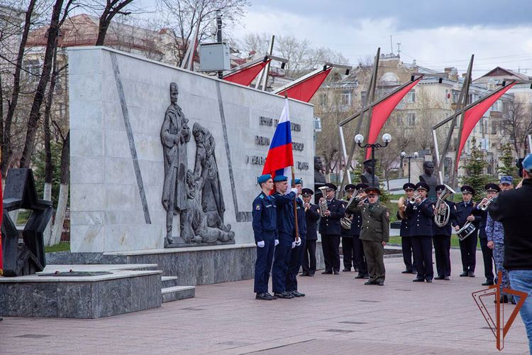 В преддверии Дня Победы сотрудники и ветераны Росгвардии высадили деревья в рамках акции «Аллея Славы» на Южном Урале