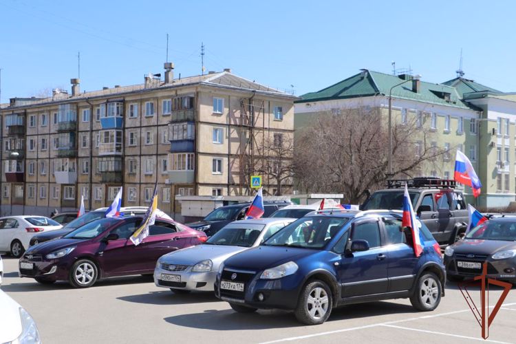 Росгвардейцы поддержали акцию-автопробег «Своих не бросаем» 