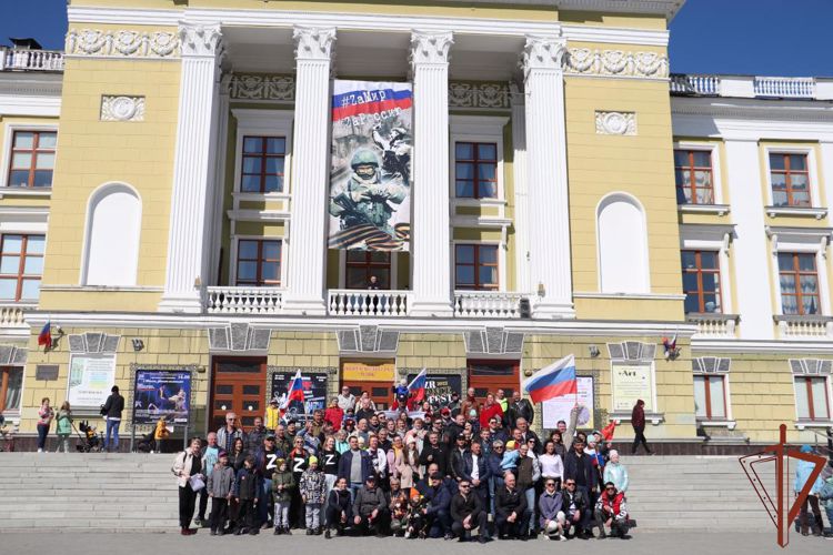 Росгвардейцы поддержали акцию-автопробег «Своих не бросаем» 