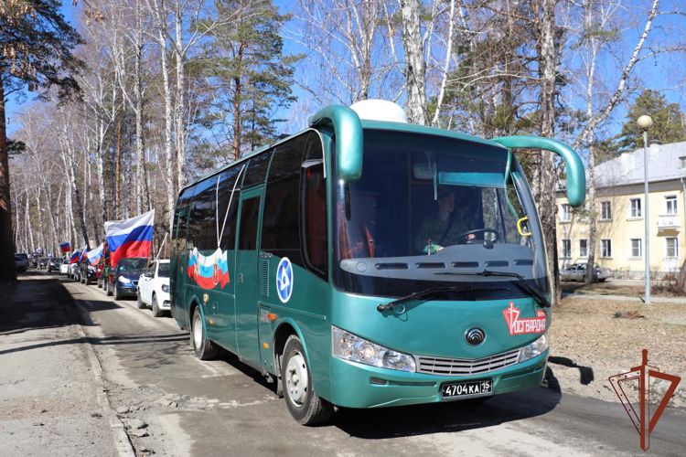 Росгвардейцы поддержали акцию-автопробег «Своих не бросаем» 