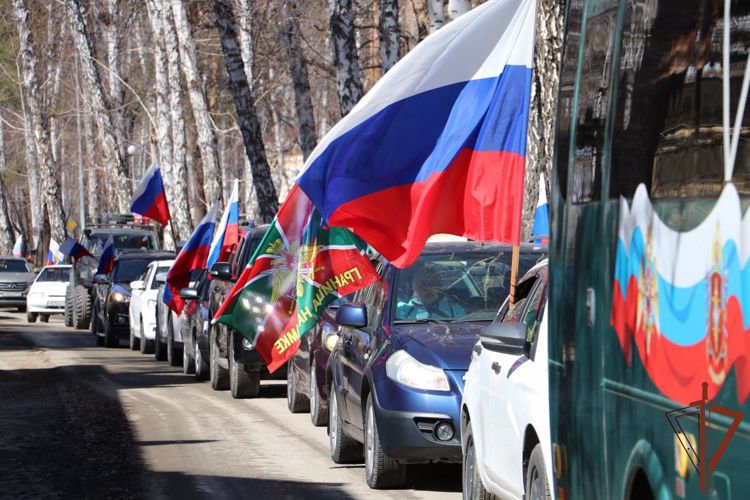 Росгвардейцы поддержали акцию-автопробег «Своих не бросаем» 
