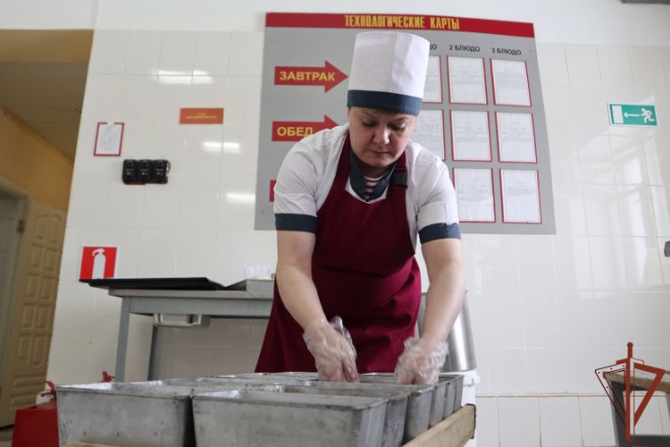 В Уральском округе Росгвардии определились лучшие специалисты продовольственной службы (видео)