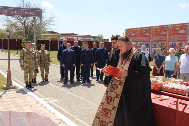 В Объединенной группировке войск (сил) на Северном Кавказе прошел пасхальный молебен