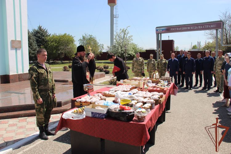 В Объединенной группировке войск (сил) на Северном Кавказе прошел пасхальный молебен