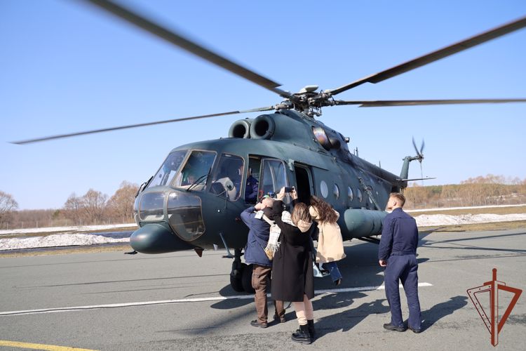 В Татарстане для журналистов организовали пресс-тур в авиационный отряд специального назначения Росгвардии 