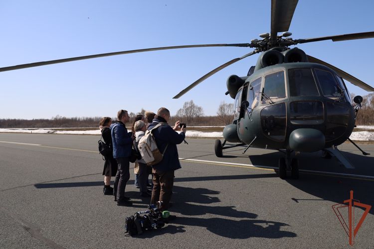 В Татарстане для журналистов организовали пресс-тур в авиационный отряд специального назначения Росгвардии 