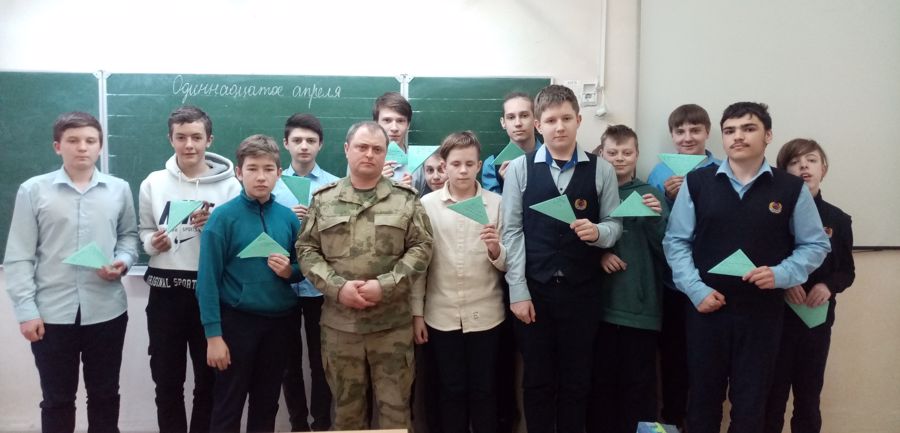Подшефные Росгвардии школьники из Орла написали письма участникам специальной военной операции