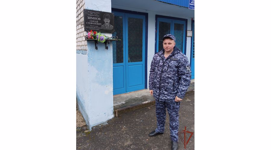 Память сослуживца почтили росгвардейцы в Брянской области
