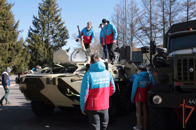 Юные спортсмены посетили бригаду оперативного назначения Северо-Западного округа Росгвардии