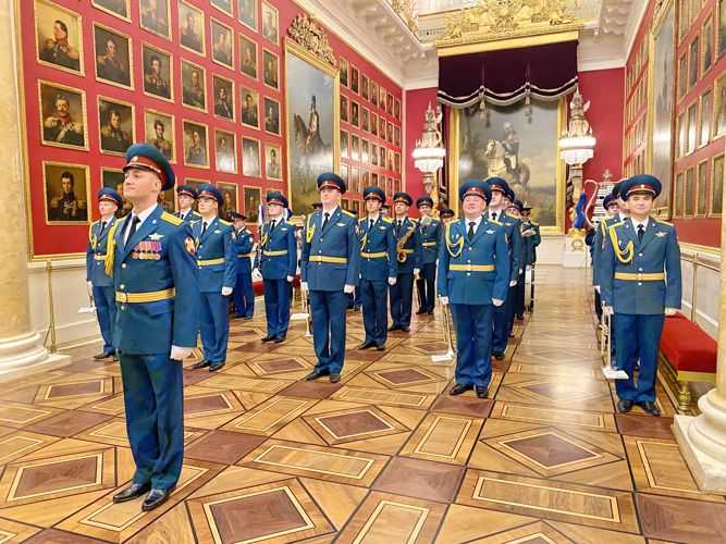 Оркестр Северо-Западного округа Росгвардии сыграл старинные марши для спецпроекта Эрмитажа