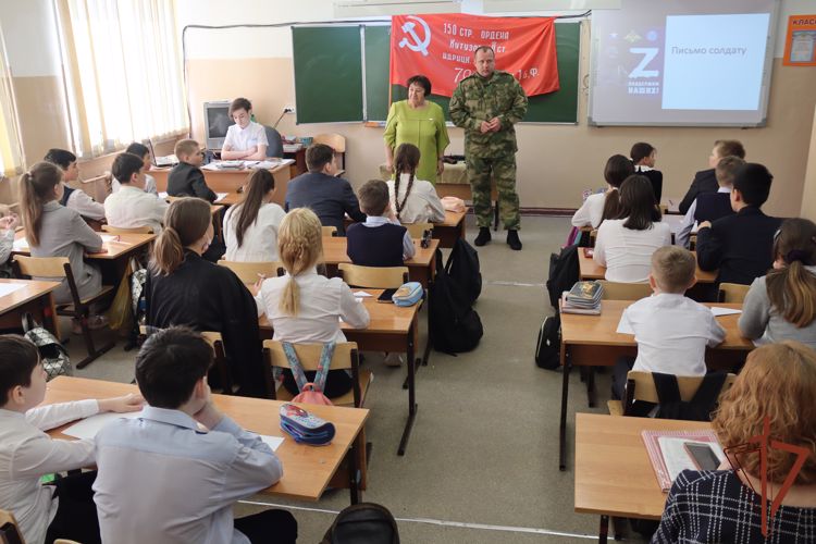 Магаданские школьники написали письма военнослужащим Вооруженных Сил России