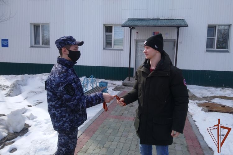 К международной акции «Георгиевская лента» в Югре присоединились военнослужащие и сотрудники Росгвардии 