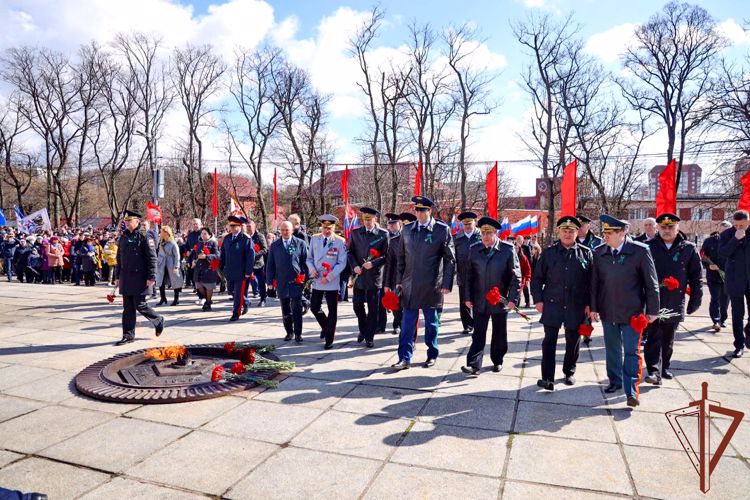 Росгвардейцы почтили память советских солдат, погибших при штурме Кёнигсберга 77 лет назад