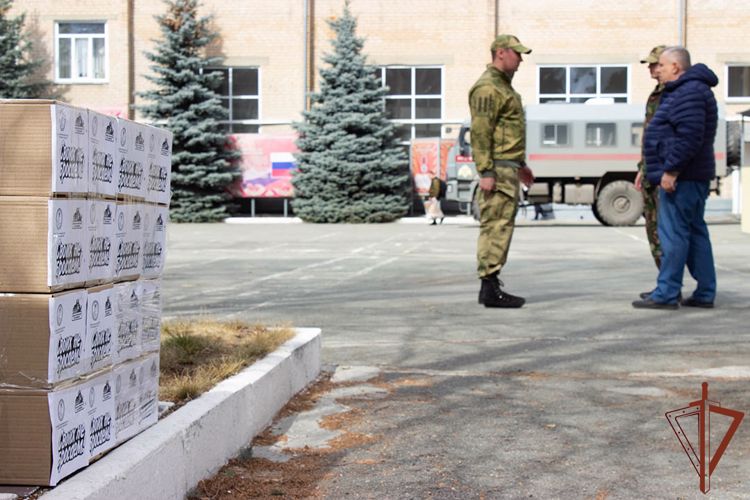 Письма и подарки росгвардейцам-участникам спецоперации на Украине направили уральские школьники и студенты (видео)