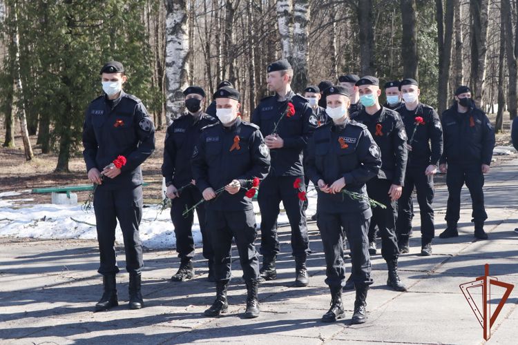Сотрудники ОМОН «Бастион» Росгвардии почтили память павших в Великой Отечественной войне 