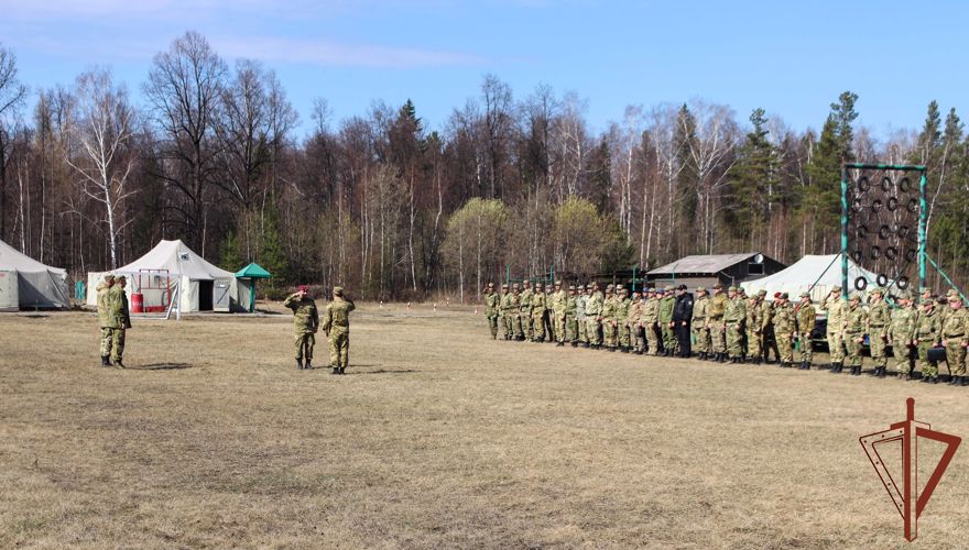 Чемпионат по стрельбе из боевого ручного стрелкового оружия завершился в Уральском округе Росгвардии