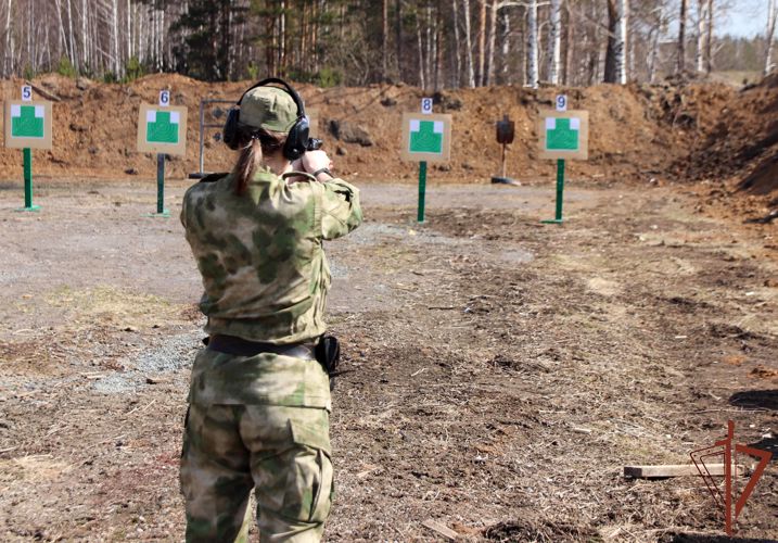 Чемпионат по стрельбе из боевого ручного стрелкового оружия завершился в Уральском округе Росгвардии