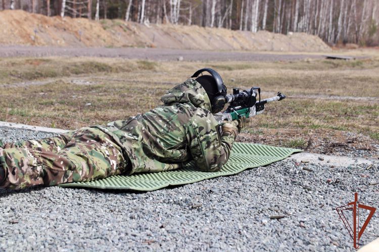 Чемпионат по стрельбе из боевого ручного стрелкового оружия завершился в Уральском округе Росгвардии