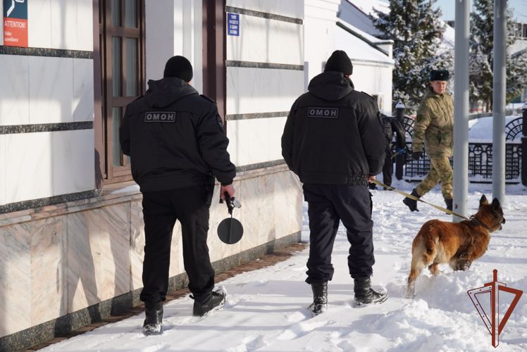 Росгвардейцы в Чувашии приняли участие во встрече вынужденных переселенцев с Донбасса
