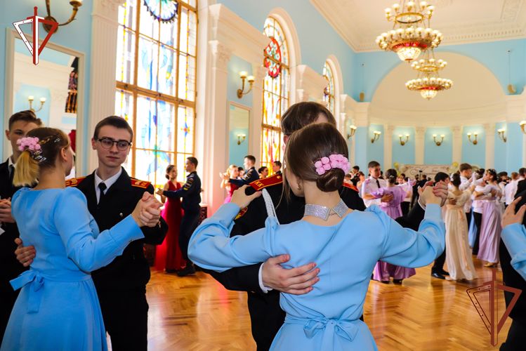 В Йошкар-Оле кадеты Росгвардии приняли участие в городском кадетском балу