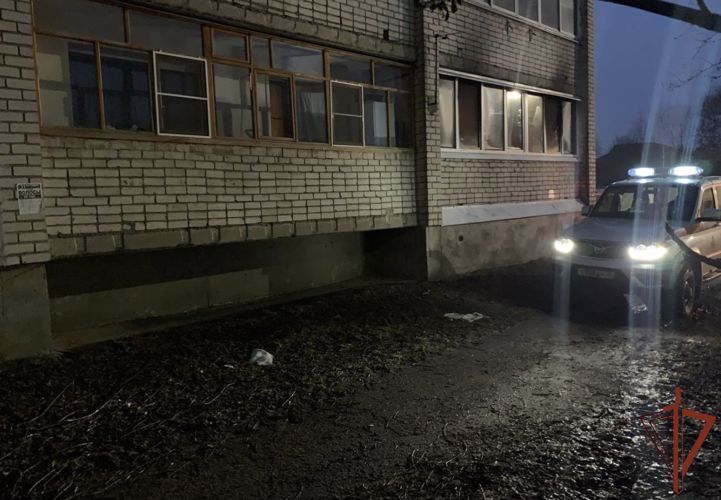 Сотрудники Росгвардии спасли на пожаре пожилую женщину в Ярославской области