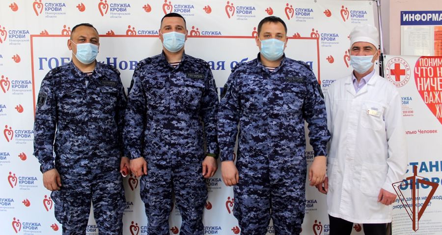 Росгвардейцы приняли участие в донорской акции в Новгороде