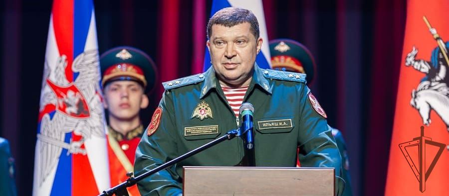 Заместитель директора Росгвардии Игорь Ильяш на встрече поколений защитников Отечества вручил государственные награды сотрудникам и военнослужащим Росгвардии
