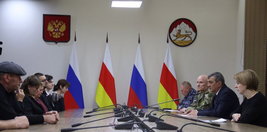 Награды погибших военнослужащих Росгвардии передали их родным в Северной Осетии