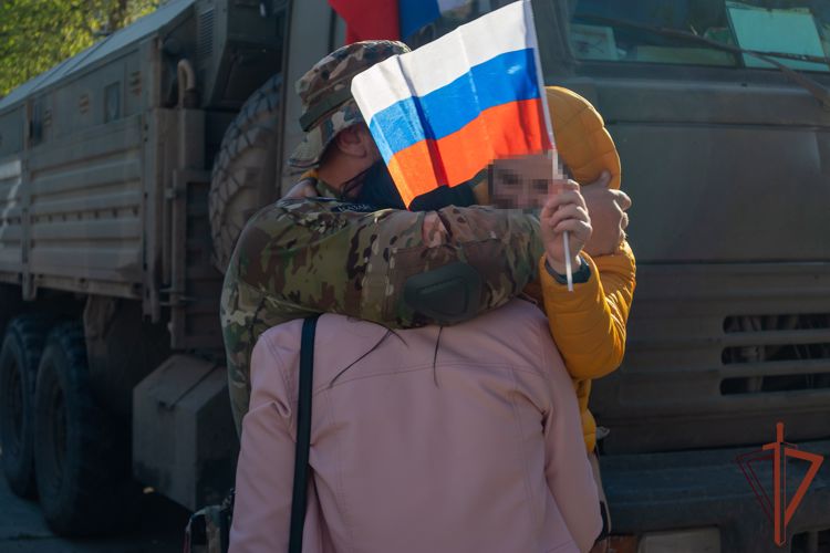 Вернувшихся со спецоперации на Украине росгвардейцев встретили в Краснодаре (видео)