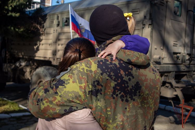 Вернувшихся со спецоперации на Украине росгвардейцев встретили в Краснодаре (видео)
