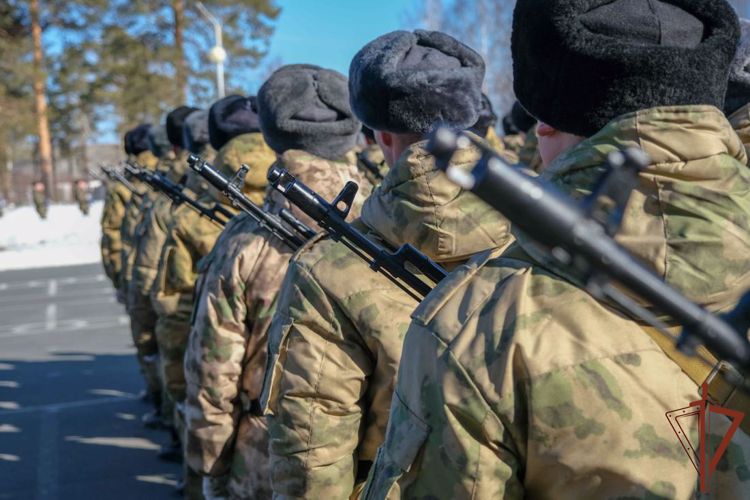 Военнослужащие Уральского округа Росгвардии начали подготовку к параду Победы (видео)