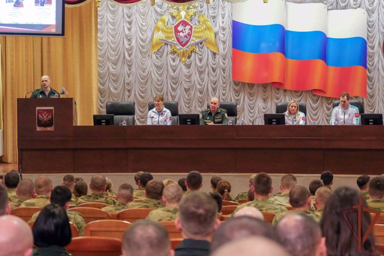 В Уральском округе состоялась встреча росгвардейцев со спортсменами-олимпийцами (видео)