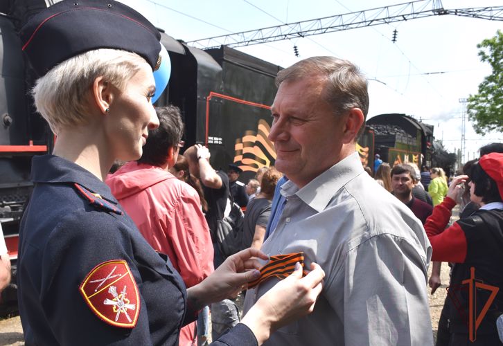  Росгвардия в Адыгее встретила ретро-поезд «Победа» и присоединилась к всероссийской акции «Георгиевская ленточка»