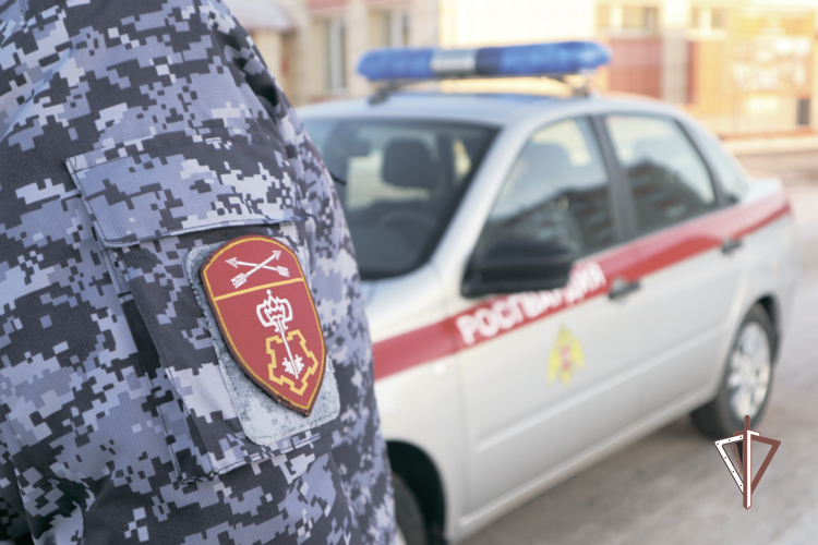 Сотрудники Росгвардии задержали жителя Красноярска за угрозу расправой работнице букмекерской конторы