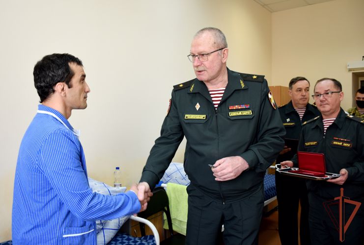 Боевые награды за личное мужество вручены военнослужащим и сотрудникам Южного округа Росгвардии (видео)