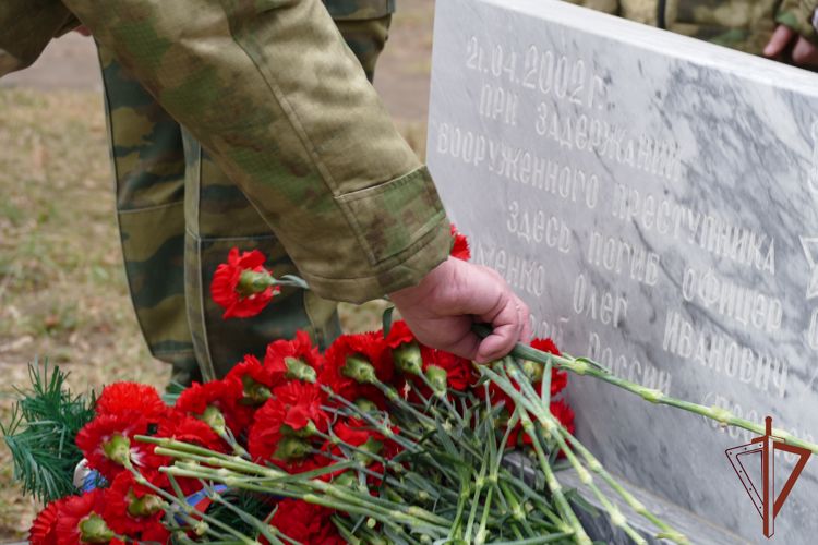 Память сотрудника СОБР Героя России Олега Охрименко почтили в Омске