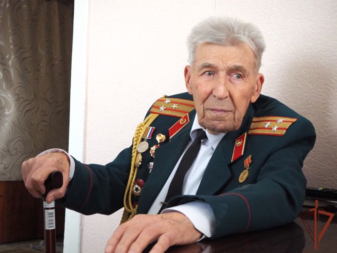 Росгвардейцы в Белгороде поздравили ветерана Великой Отечественной войны с днем рождения