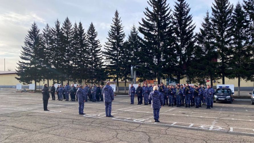 Память погибших коллег почтили в Иркутске сотрудники вневедомственной охраны Росгвардии 