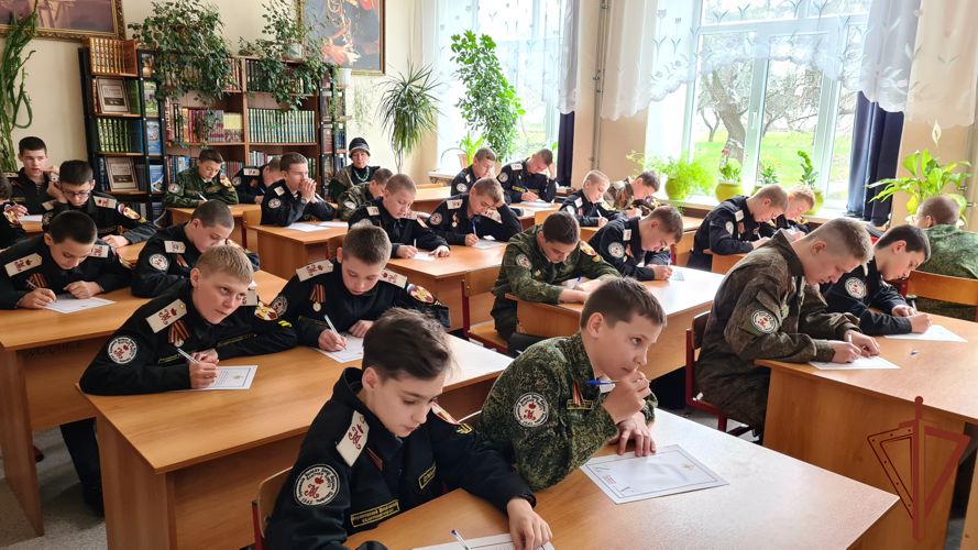 Всероссийскую акцию «Письмо солдату» поддержали подшефные Росгвардии воронежские кадеты 