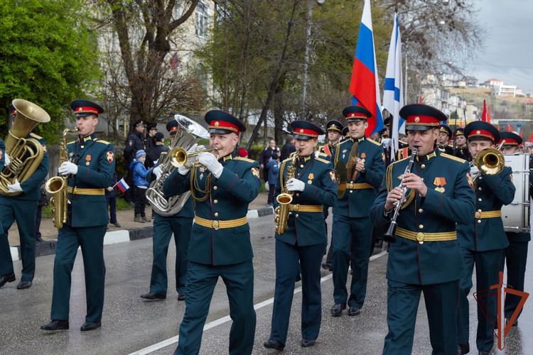 Оркестр Росгвардии принял участие в митинге в годовщину освобождения Балаклавы от фашистов
