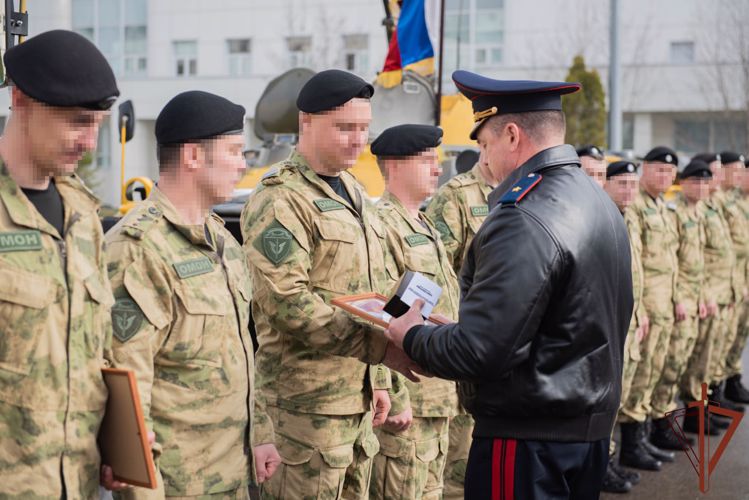 Вернувшихся домой участников спецоперации на Украине встретили в Москве