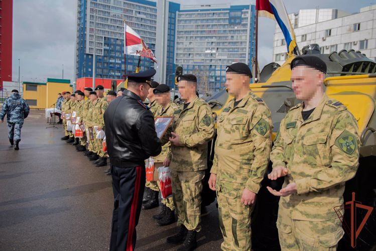 Вернувшихся домой участников спецоперации на Украине встретили в Москве