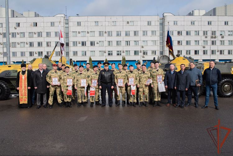 Вернувшихся домой участников спецоперации на Украине встретили в Москве